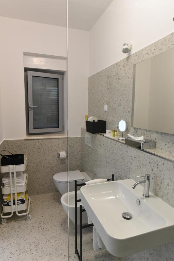 Buric House - Apartments Klasik And Studio Mini Ровінь Екстер'єр фото